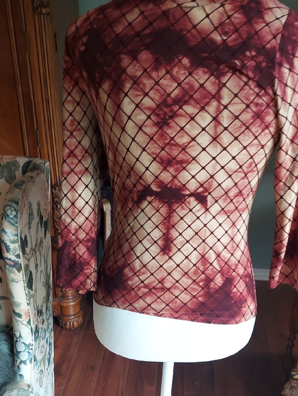 Forever 21 Maroon Tie-Dye Mesh Grid Scoop Neck Top - Picture 2 of 5